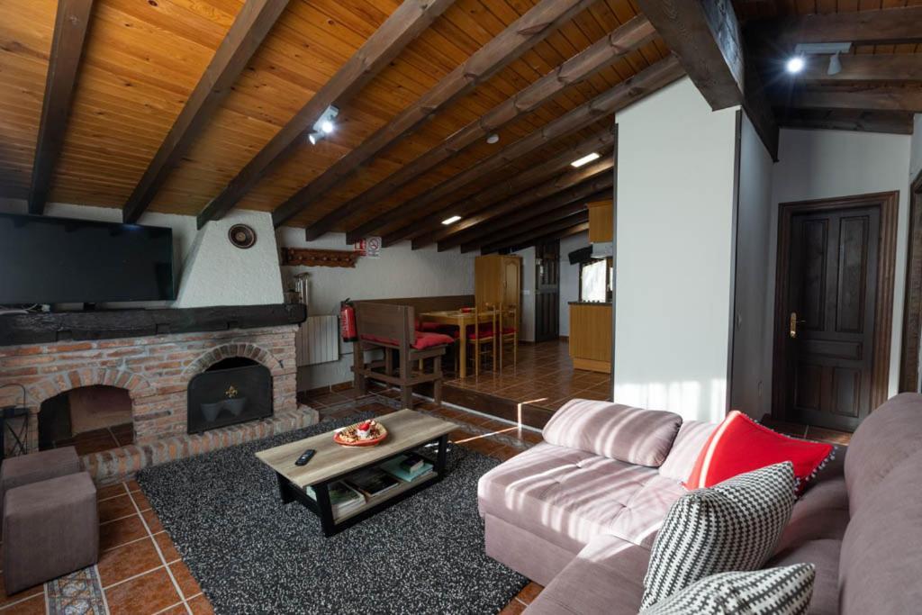 Apartamentos El Coritu Nieda エクステリア 写真